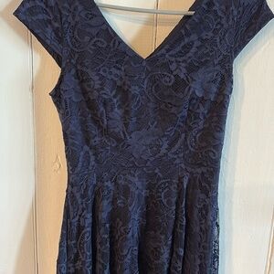 Elegant Blue Dress with Refined Silhouette